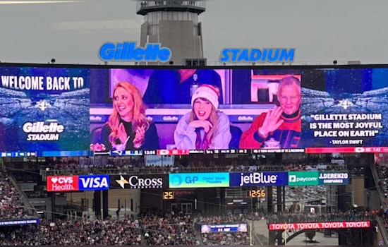 Taylor Swift Steals Spotlight at Gillette Stadium, Cheering on Travis Kelce and the Chiefs in Victory Over Patriots