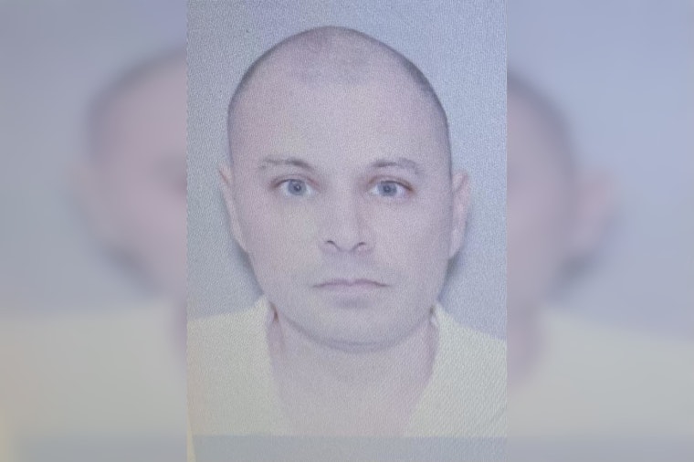Texas Authorities Scour State for Fugitive Who Slipped Out of Brazoria Prison