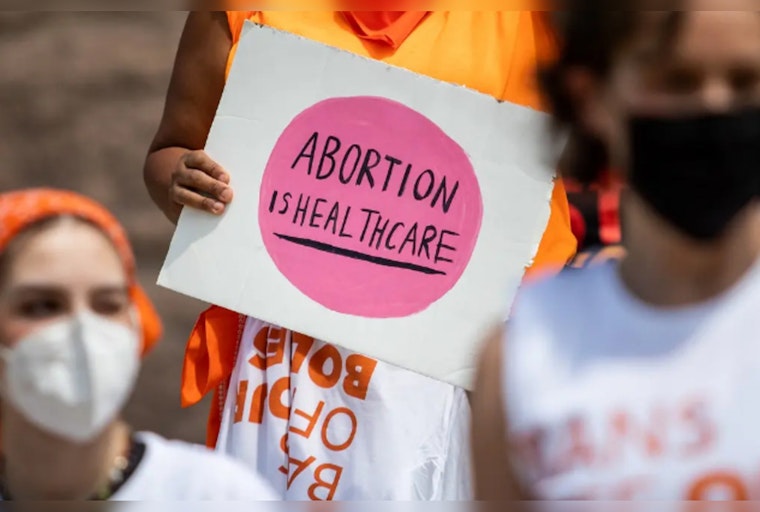 Texas Court Allows Emergency Abortion for Dallas Woman in Landmark Ruling