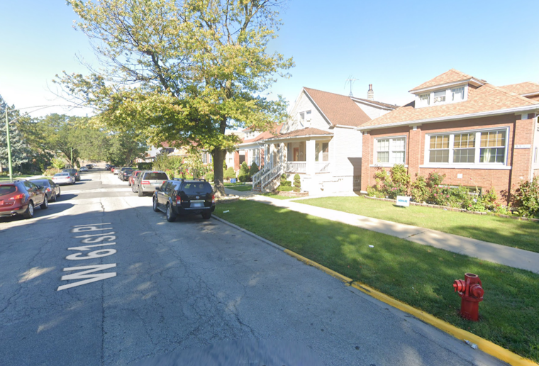 Two Relatives Killed in Shooting on Chicago's Southwest Side, Assailants at Large