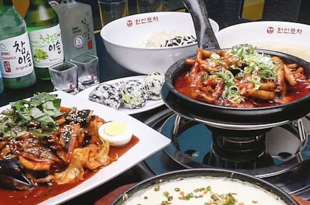 Oakland gets a hit new late-night Korean food experience, Hanshin Pocha, from a celebrity chef
