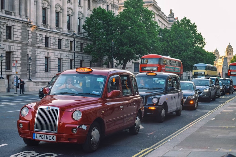 Manchester United Fans Get a Taste of London with Free Rides in Red Taxis Around San Diego