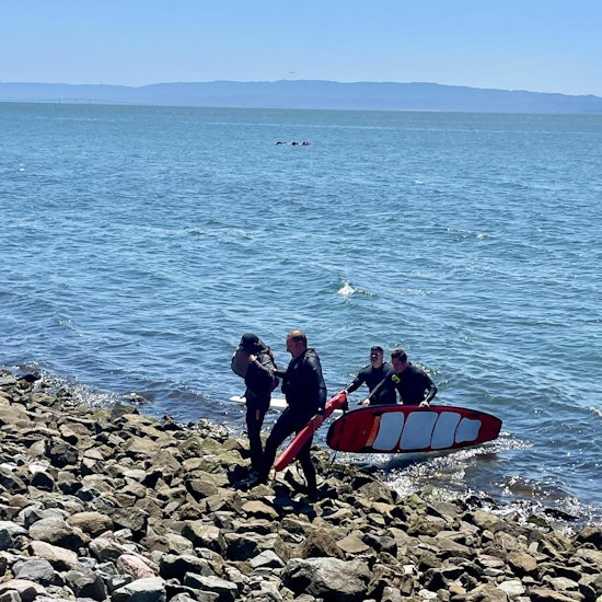 One Dead, Three Rescued as Boat Sinks in Alameda Bay