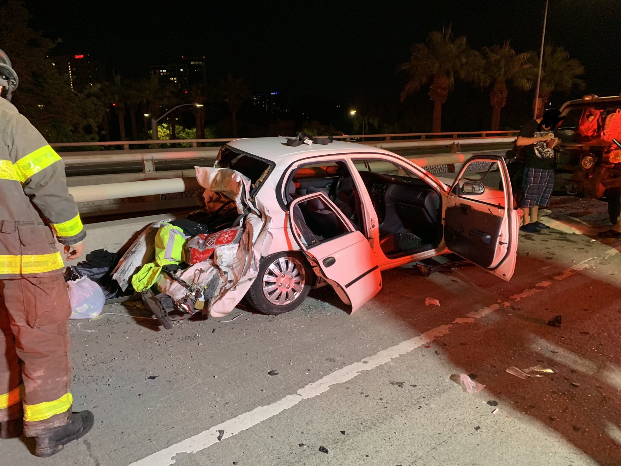 Houston crash: 1 dead, 1 injured after car crashes into tree on S