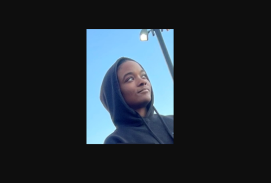 Crowd Chaos in Emeryville Near Oakland: Police Search for Suspect in Stabbing of Teenager