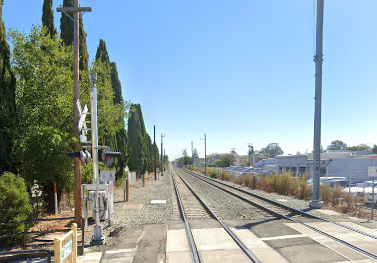 Update: Redwood City: Train Accident 1 Person Killed - Investigation Shuts Down Whipple Ave