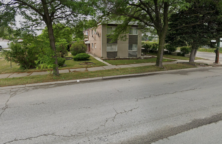 37-Year-Old Chicago Man Shot in Face While Driving, Gunman on the Loose