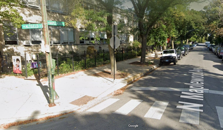Chicago Man Robbed at Gunpoint in Broad Daylight: Suspect Still at Large