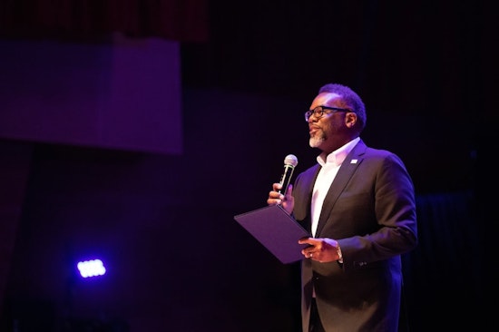 Chicago Faces Financial Struggles, Tensions Rise Between Migrant Crisis and Local Needs