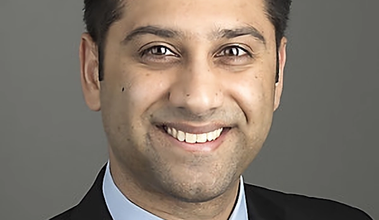 Boston Doctor Indicted for Allegedly Exposing Himself to 14-Year-Old Girl, Pleasuring Himself on Hawaiian Airlines Flight