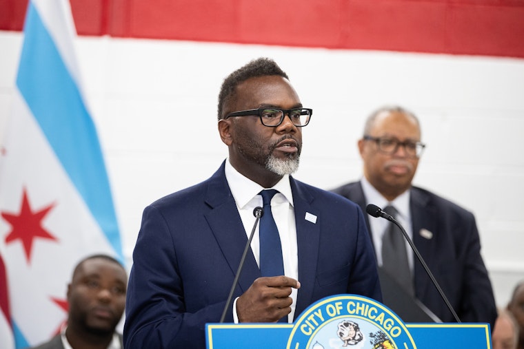 Chicago Mayor Johnson Braces for $255.7 Million Burden Amid Migrant Crisis
