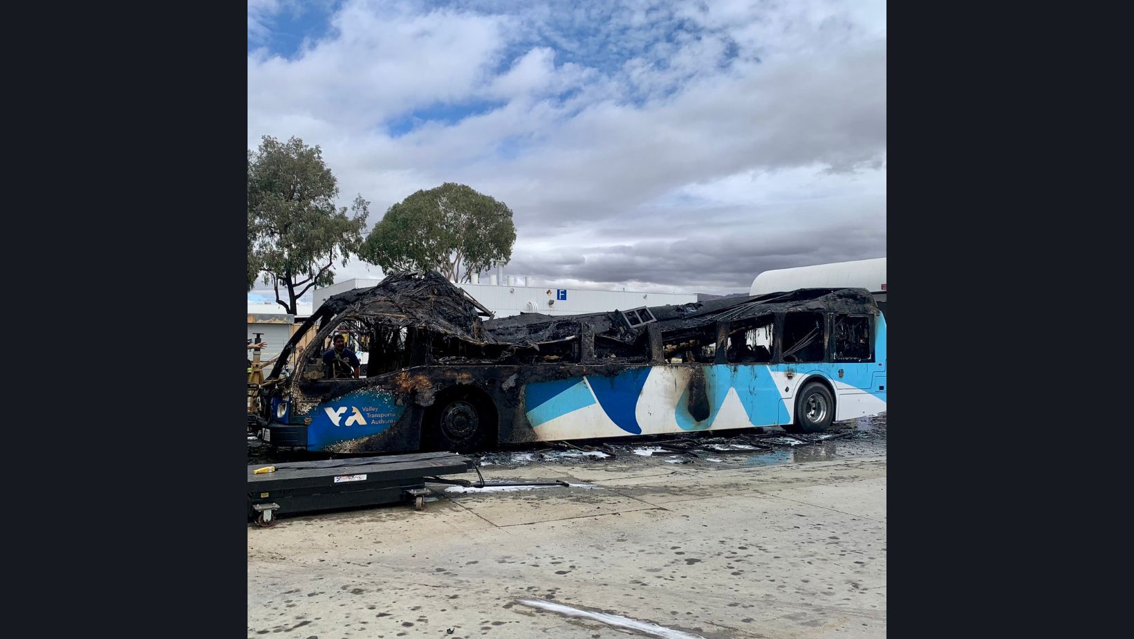 Video Electric Bus Bursts into Flames in San Jose; Heroic Santa Clara