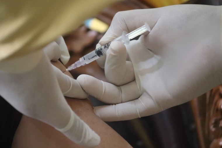 Los Angeles Health Officials Recommend Updated COVID-19 Vaccine and Flu Shots for Eligible Residents