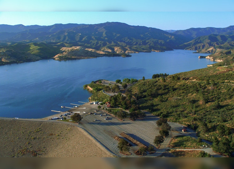 Los Angeles Lake on High Alert as Toxic Algae Bloom Threatens Swimmers