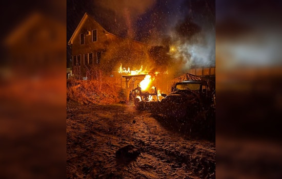 Berlin Firefighters Quell Farmhouse Blaze with Aid from Neighboring Cities