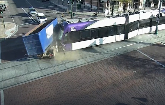 A Light Rail Train Derails in Mesa after Running a Red Light, with no Passengers Injured
