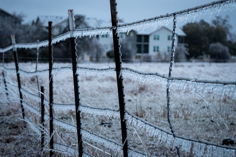 Arctic Blast Shuts Down Schools and Flights, Ices Over U.S. from Rockies to East Coast