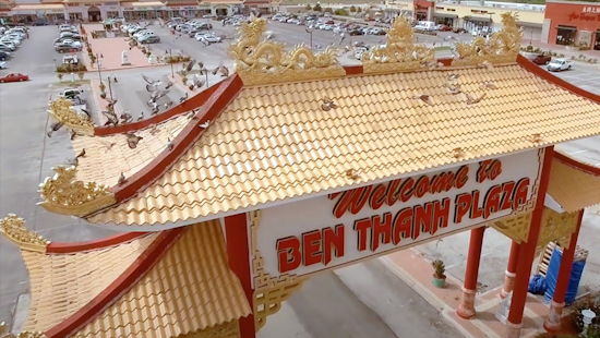 Arlington's Ben Thanh Plaza Ignites Lunar New Year Festivities with Traditional Dragon Dance and Cultural Revelry
