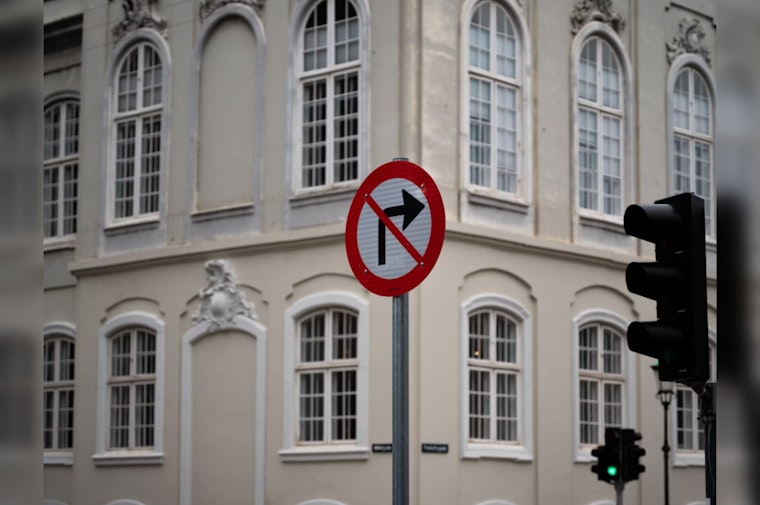 Atlanta City Council Debates Ban on Right Turns at Red in Downtown, Midtown, and Castleberry Hill