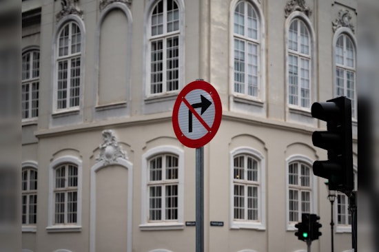 Atlanta City Council Debates Ban on Right Turns at Red in Downtown, Midtown, and Castleberry Hill
