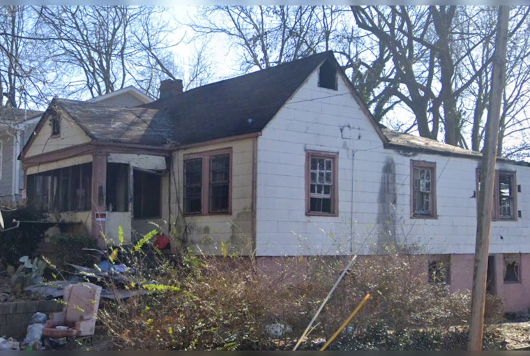 Atlanta Firefighters Quell Blaze at Vacant Jett Street NW Home, No Injuries Reported