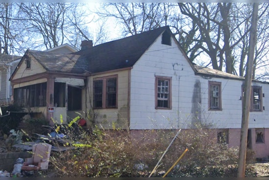 Atlanta Firefighters Quell Blaze at Vacant Jett Street NW Home, No Injuries Reported
