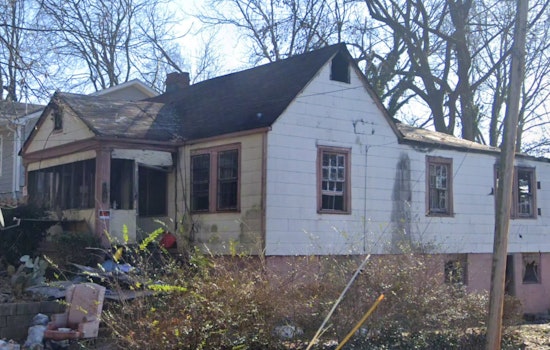 Atlanta Firefighters Quell Blaze at Vacant Jett Street NW Home, No Injuries Reported