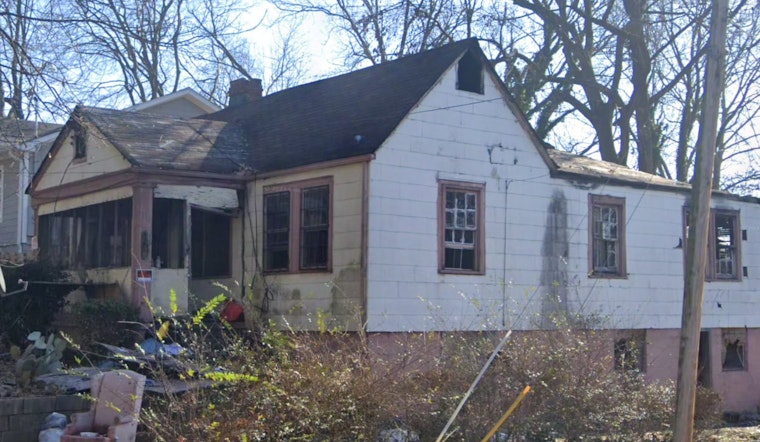 Atlanta Firefighters Quell Blaze at Vacant Jett Street NW Home, No Injuries Reported