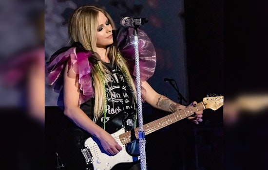 Avril Lavigne Brings Pop-Punk Nostalgia to Chicago with 'Greatest Hits Tour' Featuring Simple Plan and Girlfriends