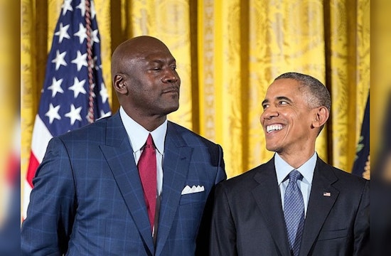 Barack Obama Joins Stars Honoring Chicago Bulls Legends, Pens Tribute to Michael Jordan for Team's Ring of Honor