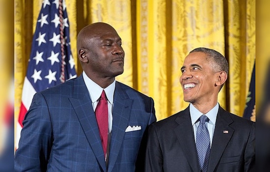 Barack Obama Joins Stars Honoring Chicago Bulls Legends, Pens Tribute to Michael Jordan for Team's Ring of Honor