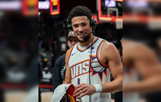 Booker's 34 Points Lead Phoenix Suns to Edge Past Trail Blazers 127-116 in Nail-Biter