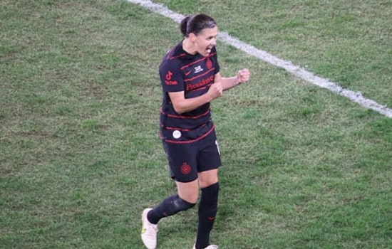 Canadian Soccer Star Christine Sinclair Re-Signs with Portland Thorns for 2024 Season