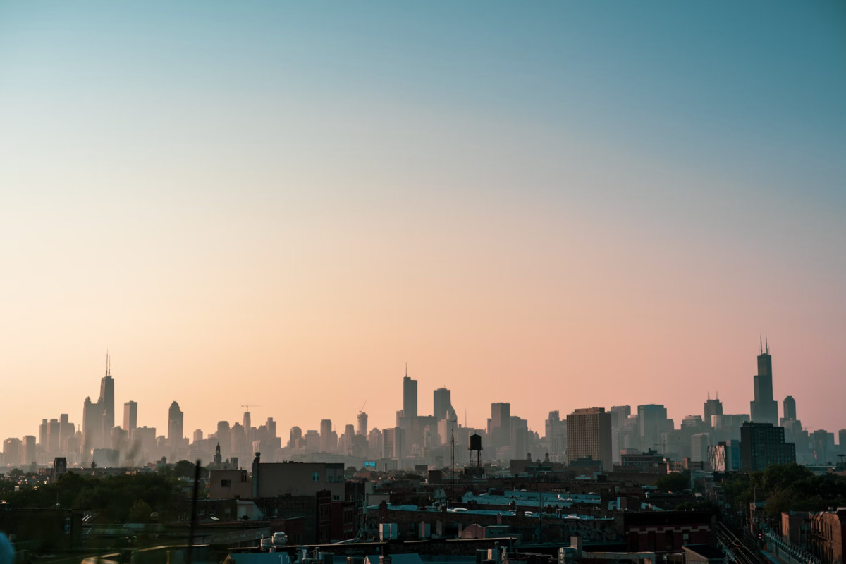 Chicago Gears Up for Daylight Saving Time Amid National Debate on