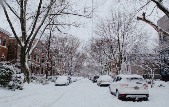 Chicago Gripped by Severe Winter Weather, Heavy Snowfall and High Winds Prompt Warnings