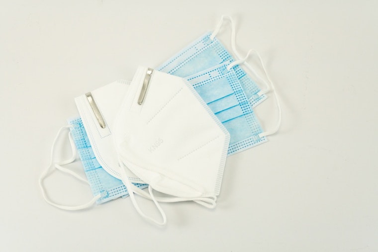 Chicago Hospitals Reinstate Mask Mandates Amid Rising Flu and COVID-19 Cases