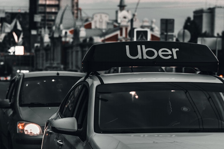 Chicago Rideshare Drivers on Alert After Spate of Armed Robberies via Uber App