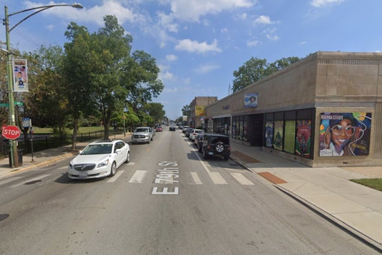 Chicago Store Employee Fatally Shot in Attempted Robbery in Greater Grand Crossing
