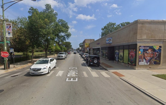 Chicago Store Employee Fatally Shot in Attempted Robbery in Greater Grand Crossing