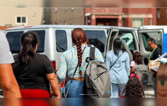 Chicago Suburbs Confront Unexpected Influx of Migrants as Texas Governor Continues Air Transports
