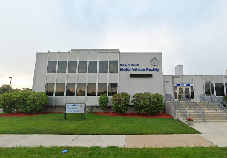 Chicagoans Frustrated by "Skip the Line" DMV Program Amid Difficulties Securing Appointments