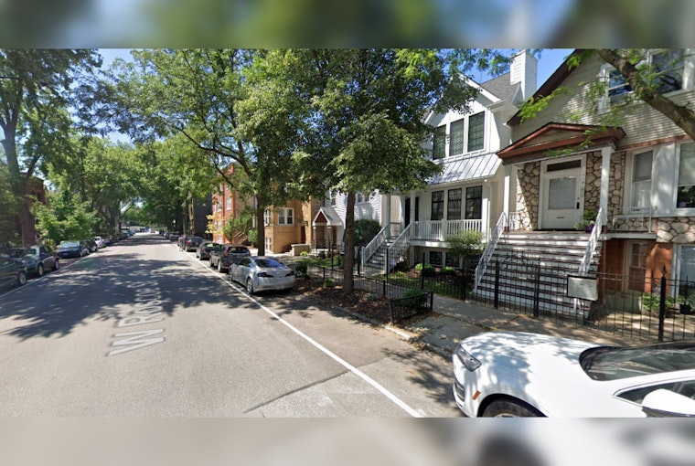 Chicago's 'Rat Hole' Craze Disrupts Roscoe Village Life with Tourists and Late-Night Antics