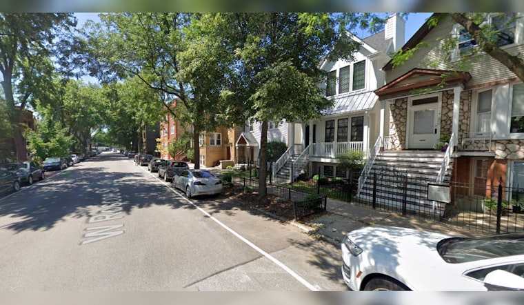Chicago's 'Rat Hole' Craze Disrupts Roscoe Village Life with Tourists and Late-Night Antics