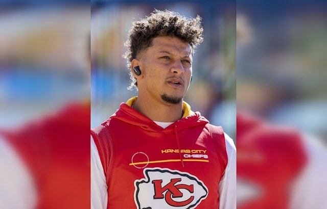 Chiefs Conquer Cold and Dolphins in Playoff Victory, Mahomes Steers Kansas City to a Sizzling Win Amid Frigid Temps