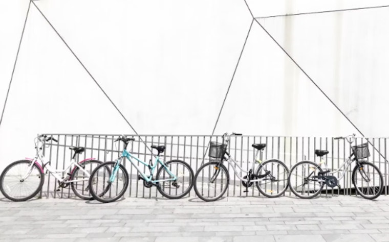 City Council to Deliberate Revamped Bike Parking Regulations Amid Growing Urban Transportation Needs