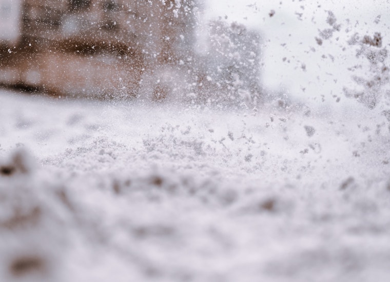 Chicago Halted by Winter Storm: Flights Grounded, Schools Closed, and Power Outages Sweep the City