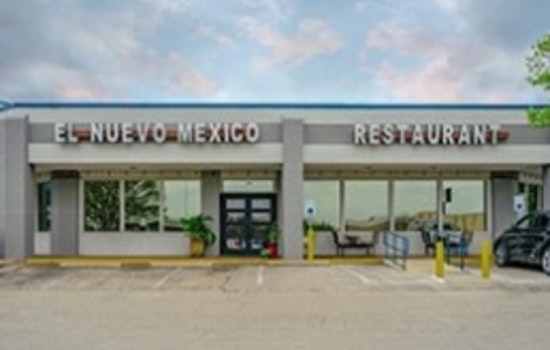 El Nuevo Mexico Customer Gifts $20,000 in Tips, Bolstering Staff and Community