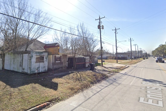 Firefighters Battle Blaze at Abandoned Building in Houston's Greater Third Ward, No Injuries Reported