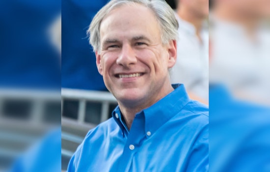 Gov. Abbott Defends Migrant Busing as NYC Mayor Adams Sues Bus Companies in Immigration Clash