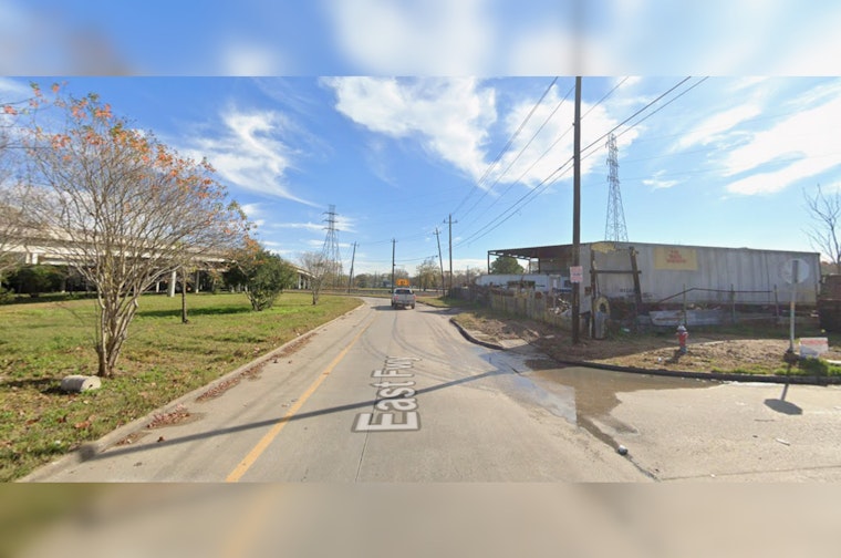  Harris County Deputy Hit by Vehicle at East Freeway Accident Scene, Resulting in Multiple Injuries and Hospitalizations